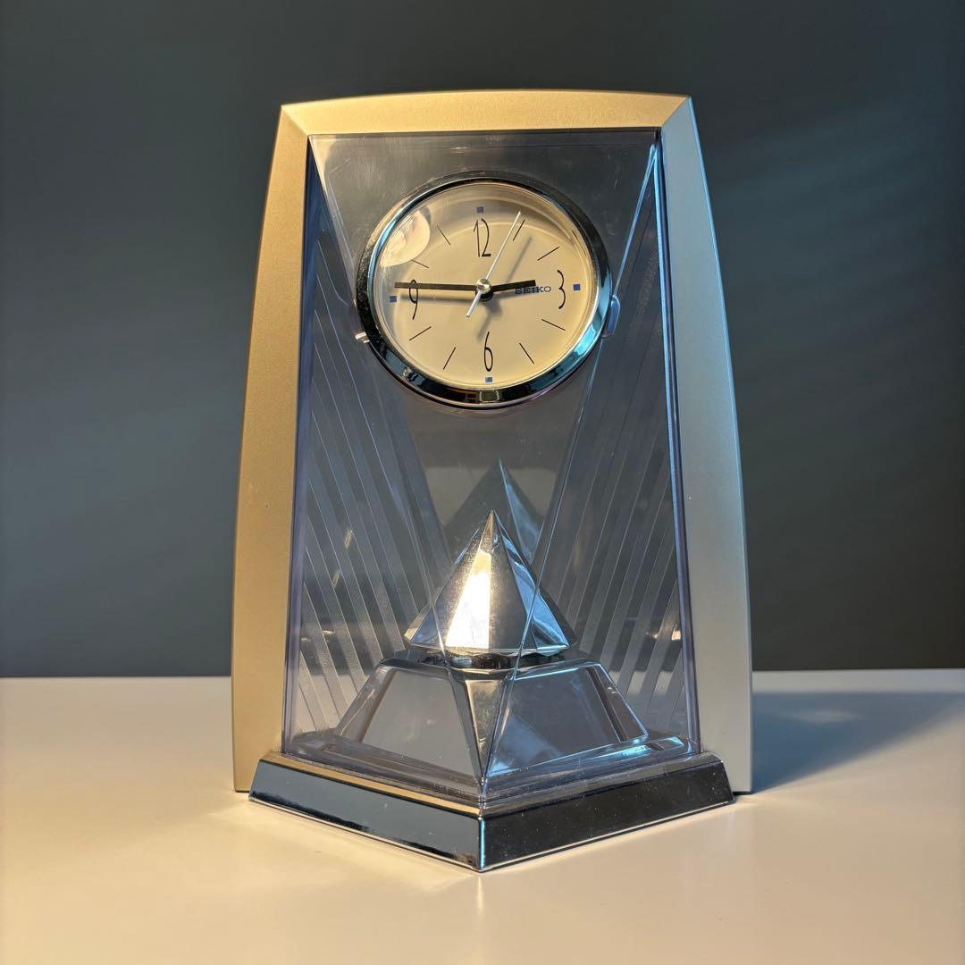 ポストモダンデザインの置き時計 seiko キネティック インテリア