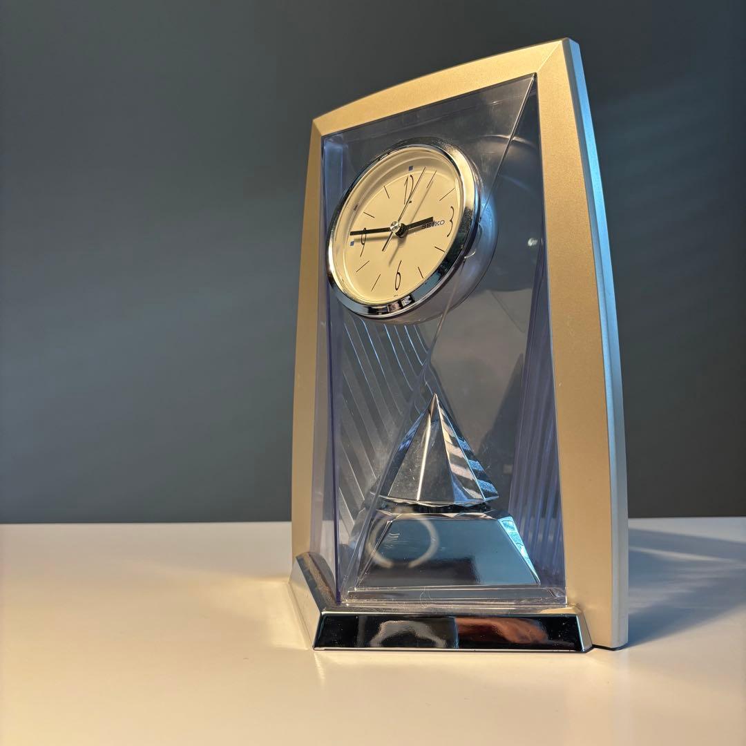 ポストモダンデザインの置き時計 seiko キネティック インテリア