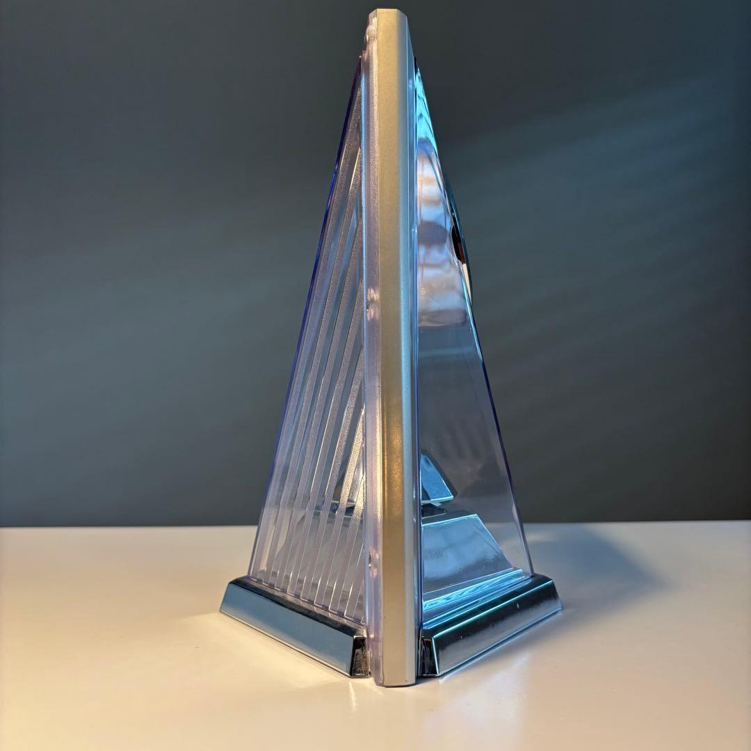 ポストモダンデザインの置き時計 seiko キネティック インテリア