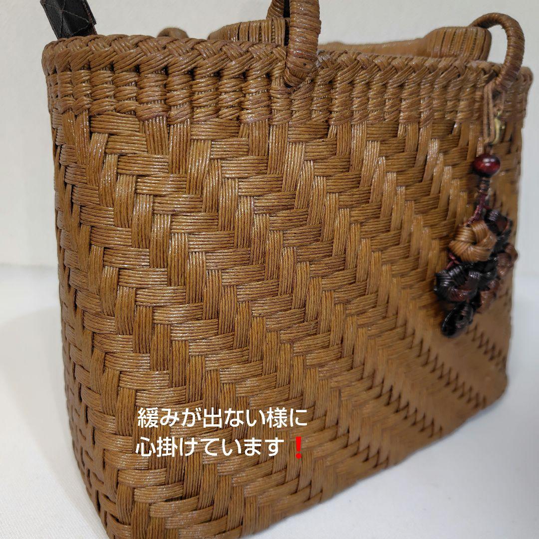 クラフトで作った山葡萄風柿渋染めかごバッグ（ファスナー付蓋チャーム付き）
