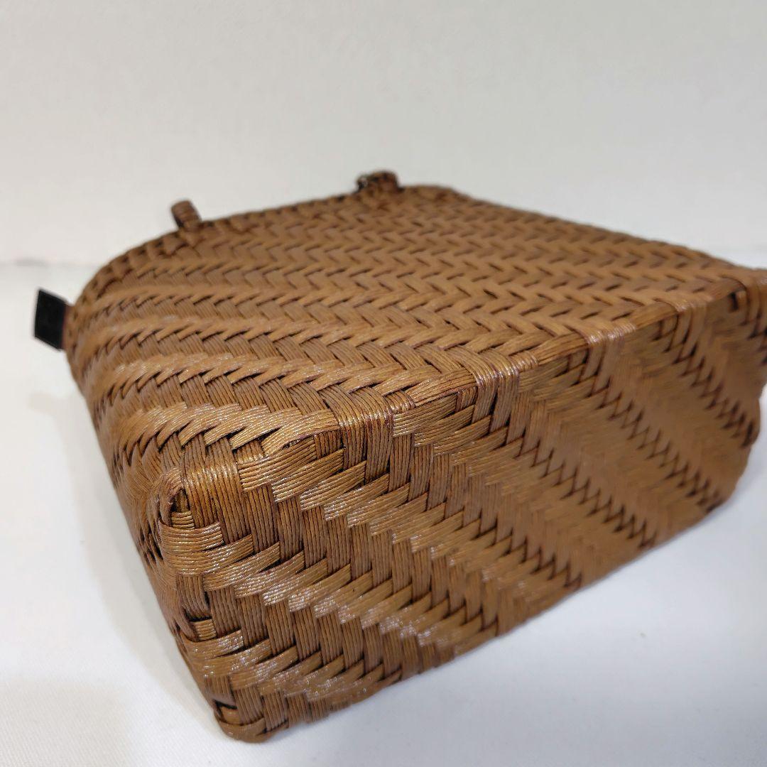 クラフトで作った山葡萄風柿渋染めかごバッグ（ファスナー付蓋チャーム付き）