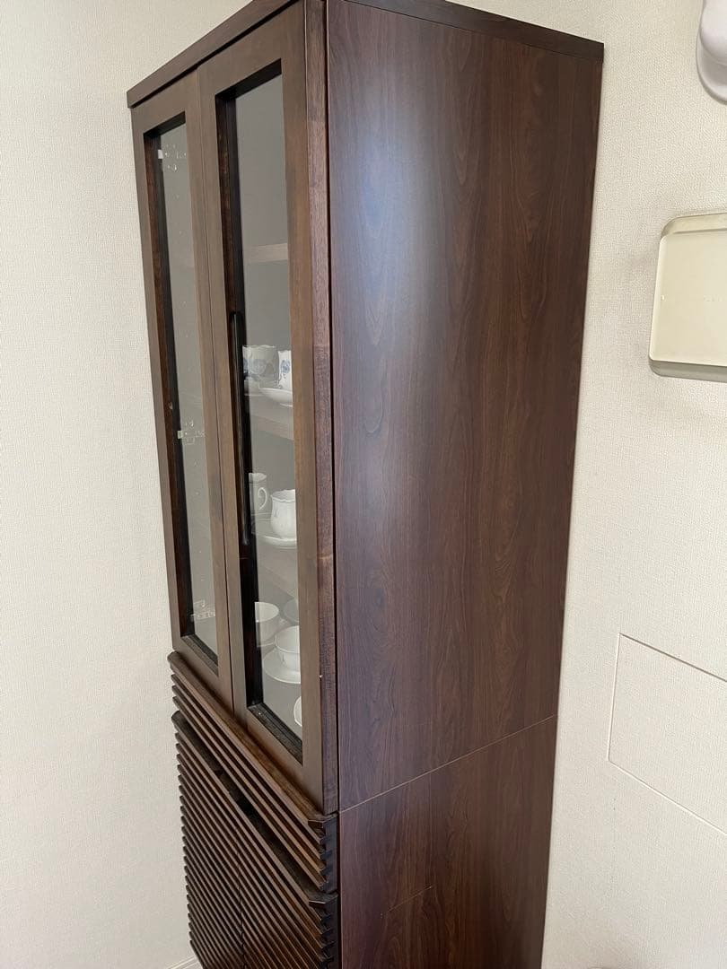 こちらは送料込。 ダークブラウン 食器棚 ガラス扉付き