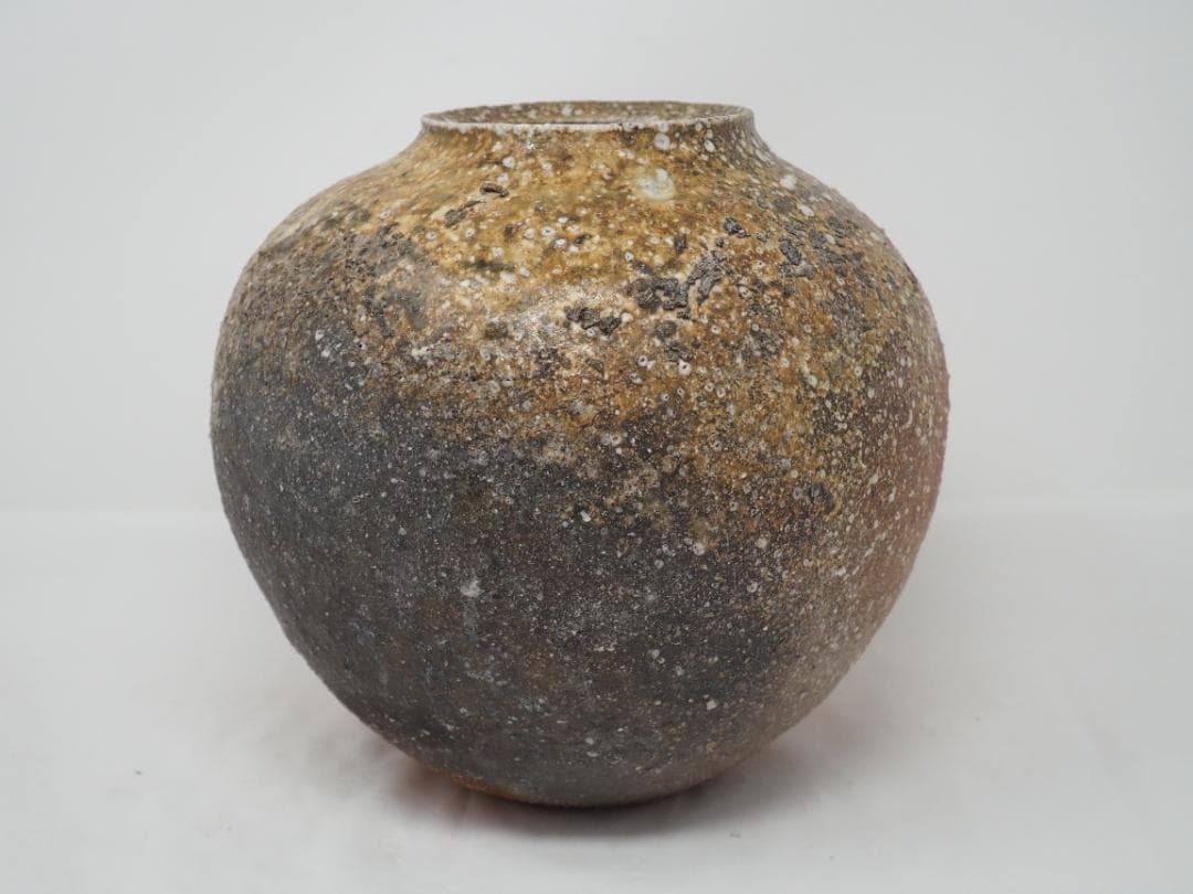 信楽焼　花瓶　緋色　秀山作　表面はイボイボ状　 -SUX