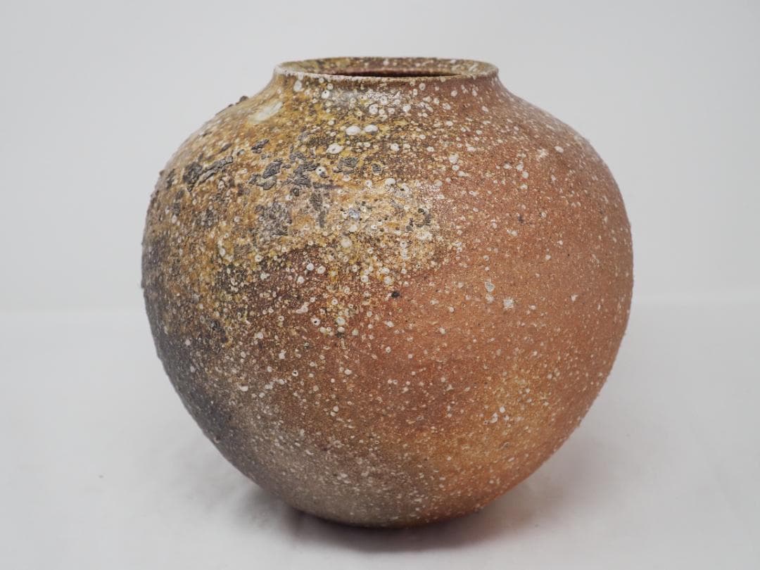 信楽焼　花瓶　緋色　秀山作　表面はイボイボ状　 -SUX