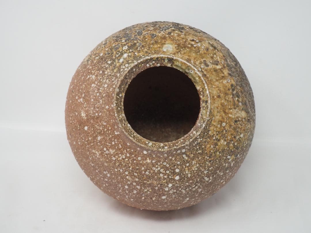 信楽焼　花瓶　緋色　秀山作　表面はイボイボ状　 -SUX