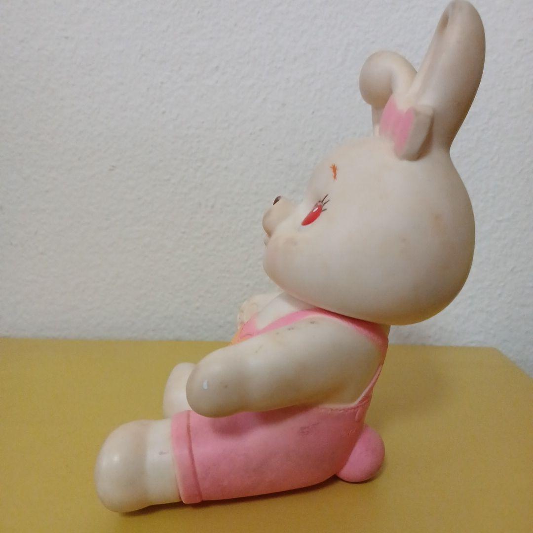 昭和レトロ　ハイハイベビーとウサギ　ソフビ