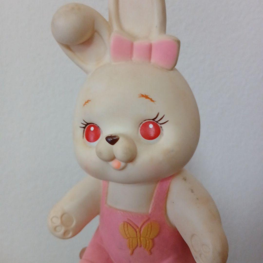 昭和レトロ　ハイハイベビーとウサギ　ソフビ