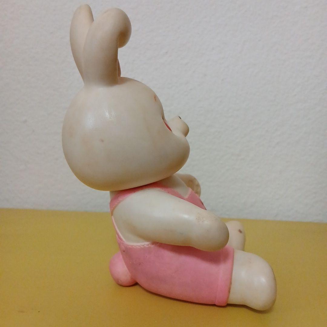 昭和レトロ　ハイハイベビーとウサギ　ソフビ