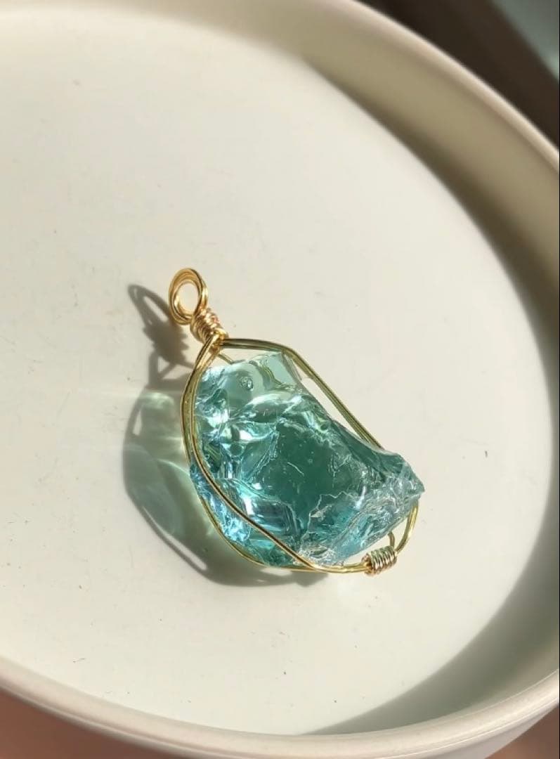 アンダラクリスタルのペンダントトップ（シアンエンジェル）