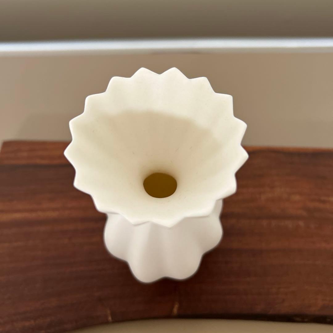 若杉聖子、磁器、ホワイト　花瓶　工芸　美術　人気作家