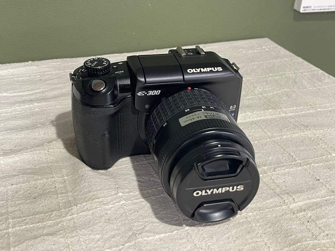 Olympus E-300 デジタル一眼レフカメラ