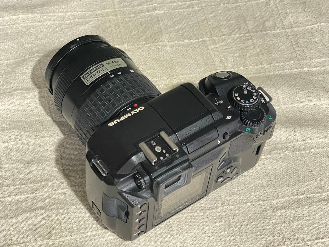Olympus E-300 デジタル一眼レフカメラ