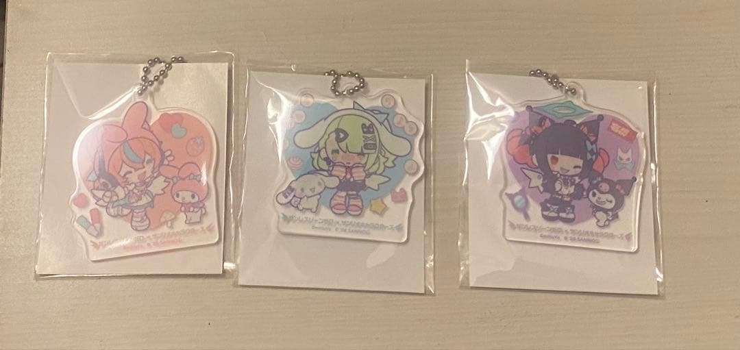 GiGO限定 ゼンレスゾーンゼロ サンリオ アクリルスタンド 缶バッジ３種セット