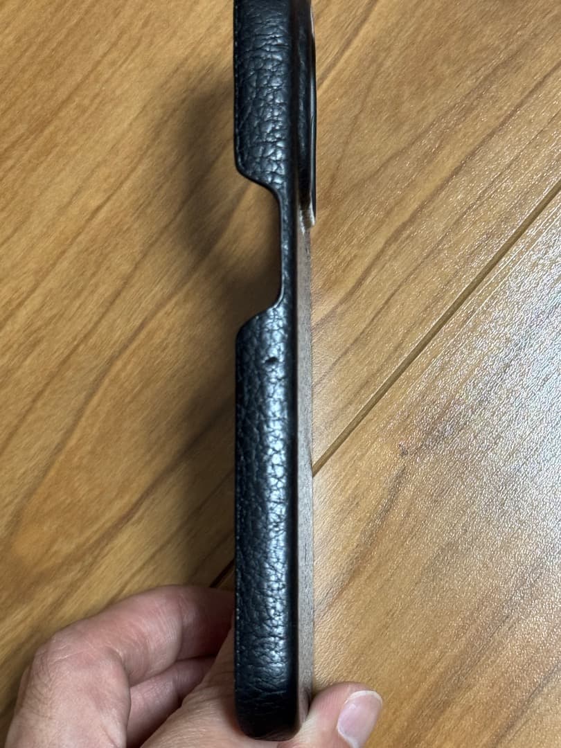 土屋鞄 レザーケース 黒 iPhone 15 Pro