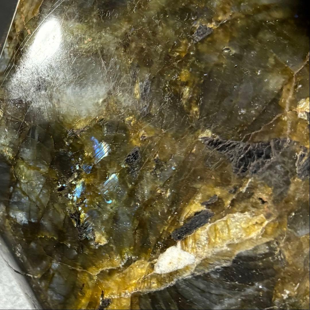 ラブラドライト/ラブラドル長石/曹灰長石　大きな原石、鑑賞石