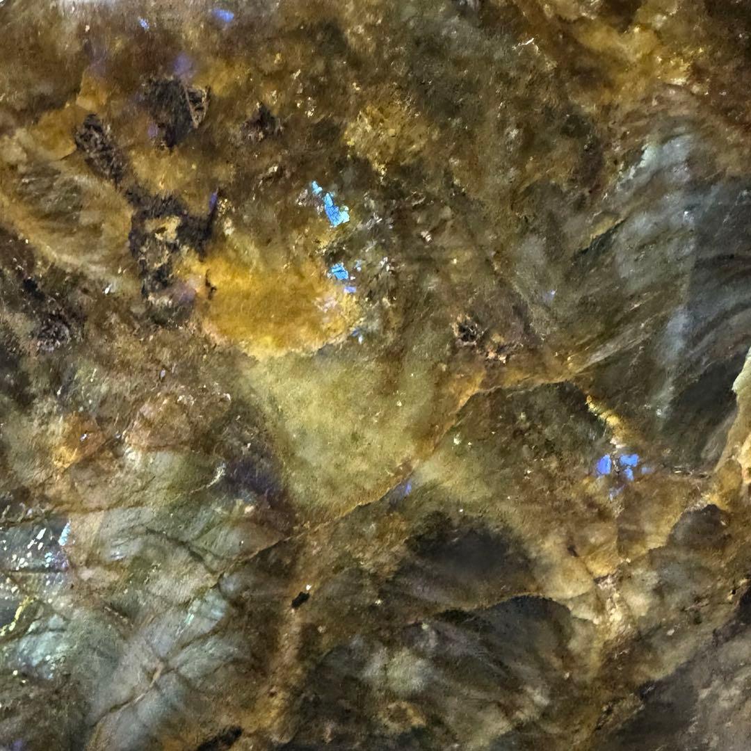 ラブラドライト/ラブラドル長石/曹灰長石　大きな原石、鑑賞石