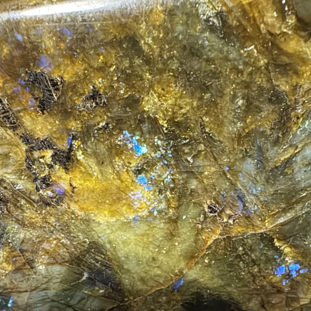 ラブラドライト/ラブラドル長石/曹灰長石　大きな原石、鑑賞石