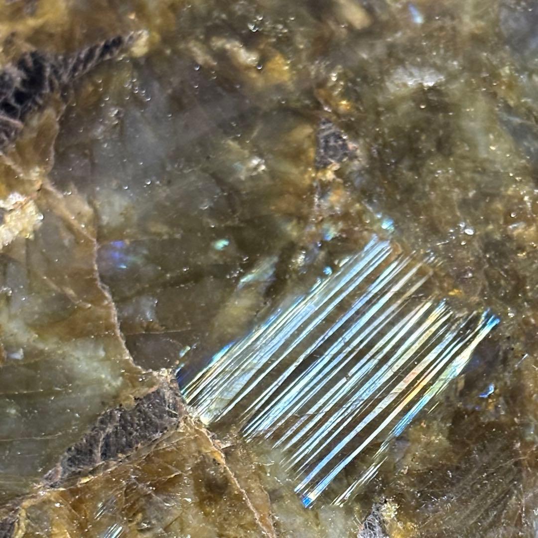 ラブラドライト/ラブラドル長石/曹灰長石　大きな原石、鑑賞石