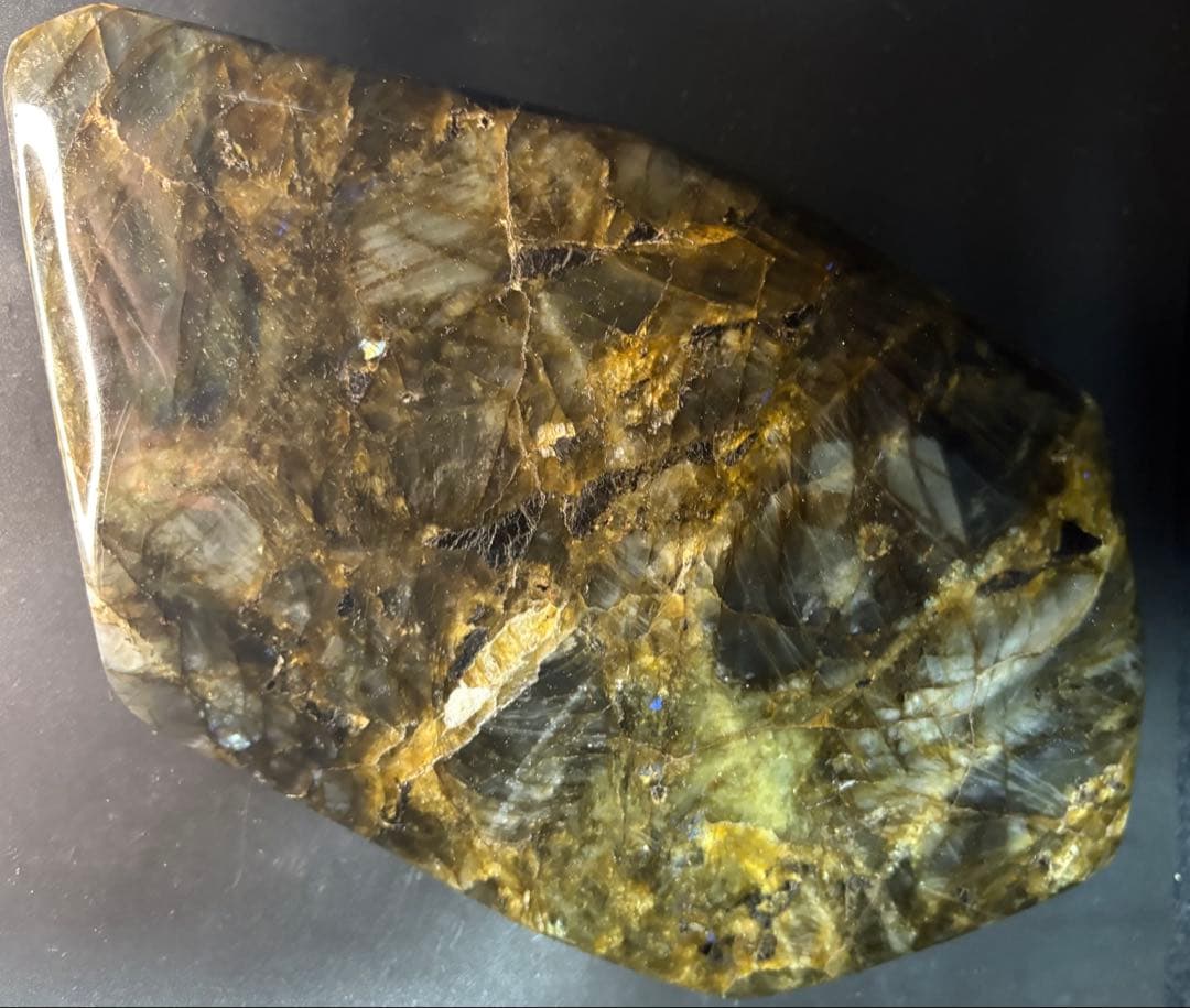 ラブラドライト/ラブラドル長石/曹灰長石　大きな原石、鑑賞石