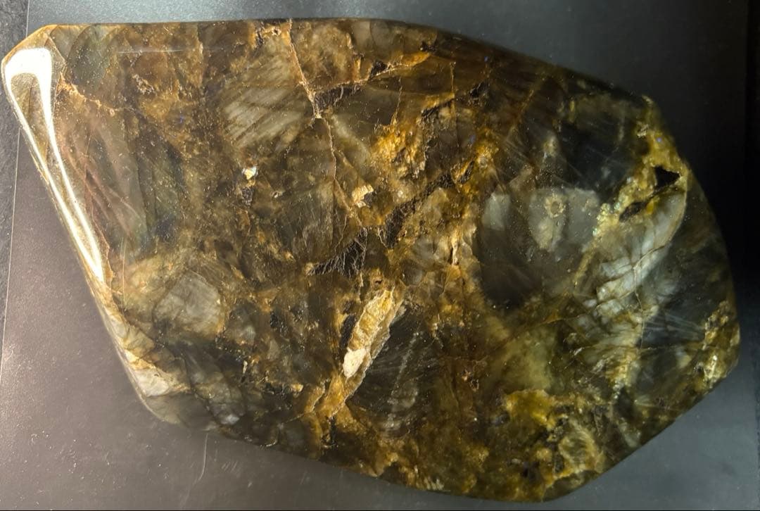 ラブラドライト/ラブラドル長石/曹灰長石　大きな原石、鑑賞石