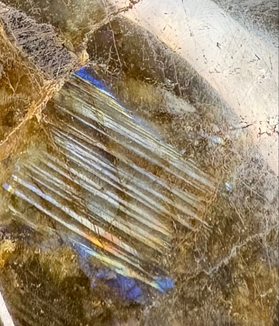 ラブラドライト/ラブラドル長石/曹灰長石　大きな原石、鑑賞石