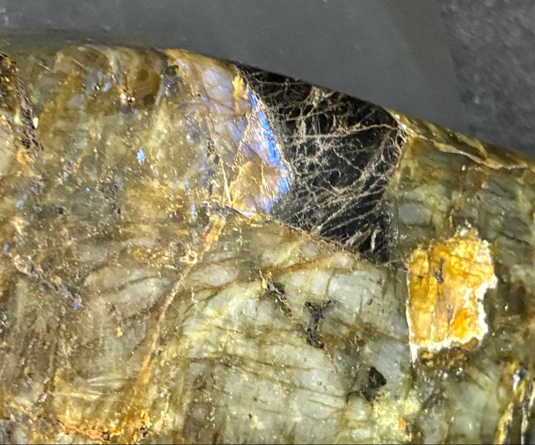 ラブラドライト/ラブラドル長石/曹灰長石　大きな原石、鑑賞石