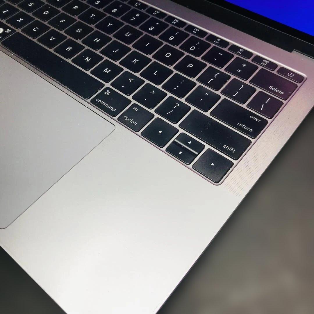 P92) MacBook Pro 13 i7 16G 256G 新品バッテリー