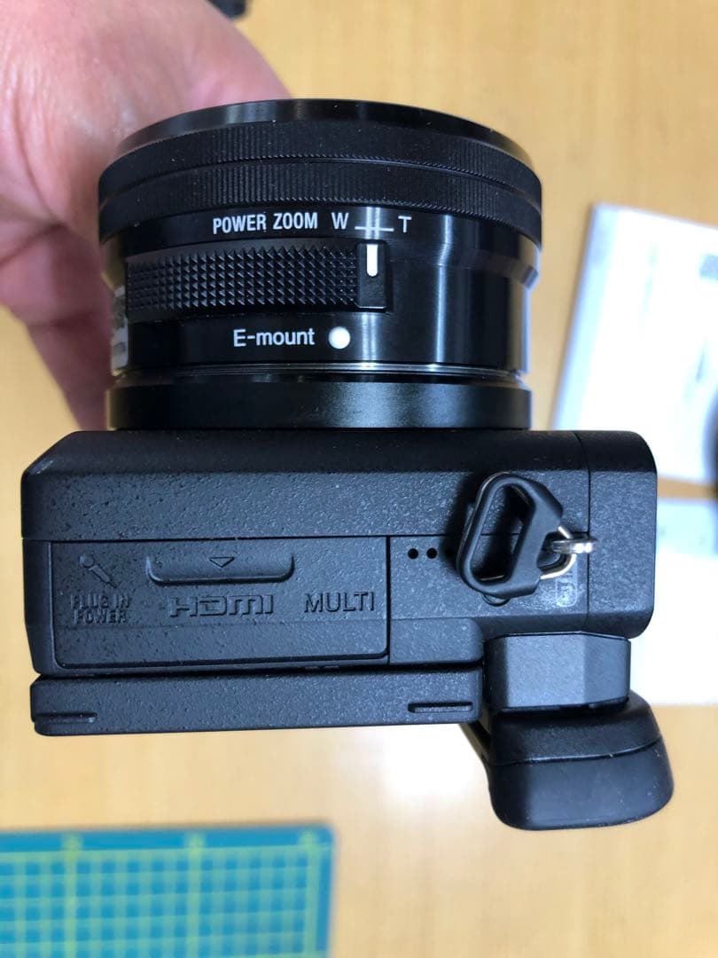 美品　SONY α6400 ブラック　本体のみ　ミラーレスカメラ