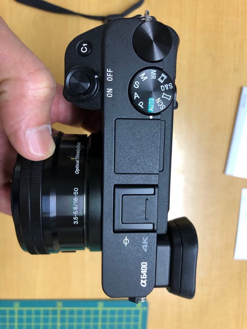 美品　SONY α6400 ブラック　本体のみ　ミラーレスカメラ