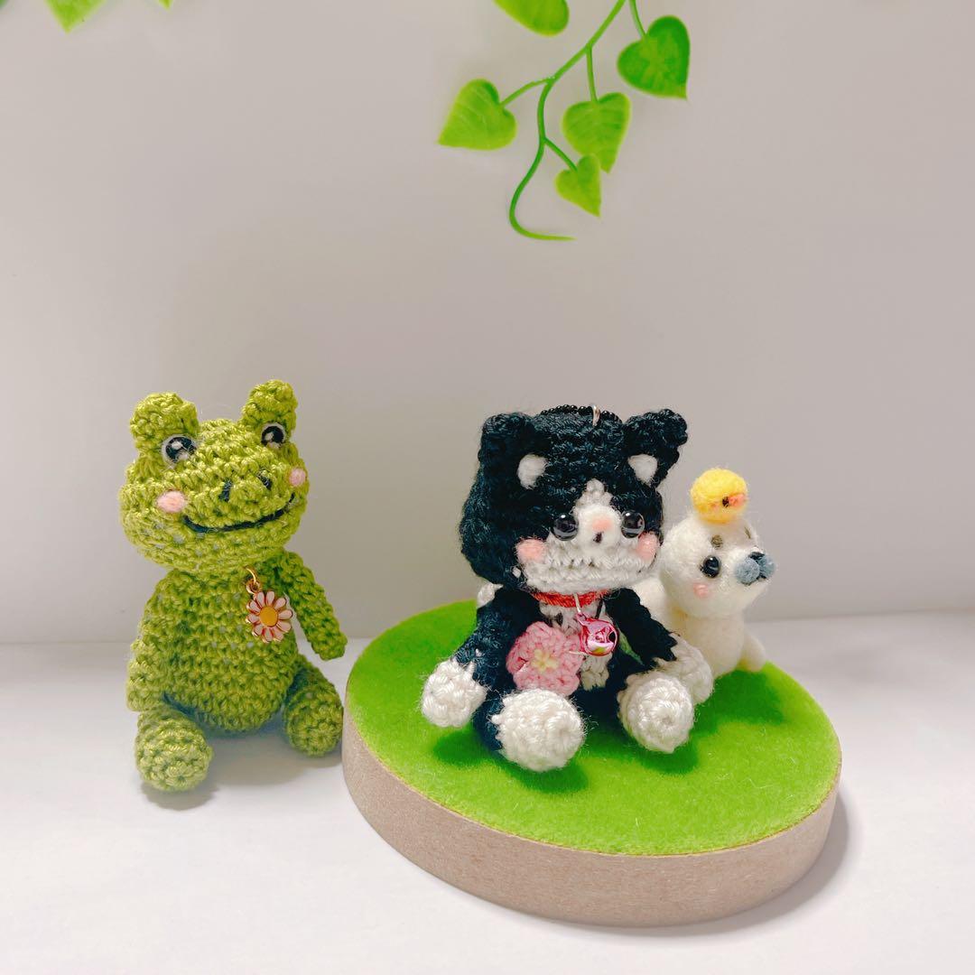 あみぐるみ　桜ひらひら☺︎ほのぼのレトロな可愛い子ちゃんチビハチたんストラップ♡