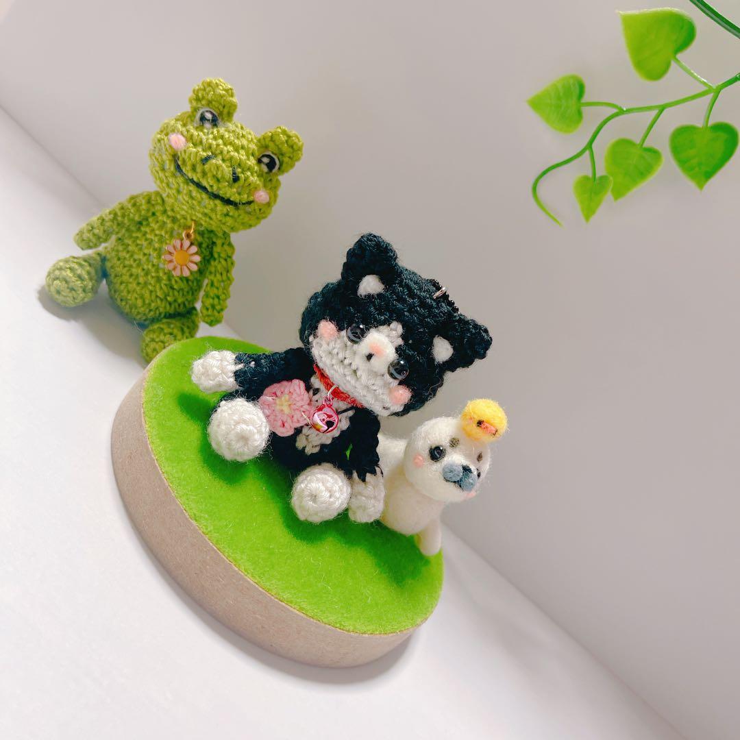 あみぐるみ　桜ひらひら☺︎ほのぼのレトロな可愛い子ちゃんチビハチたんストラップ♡