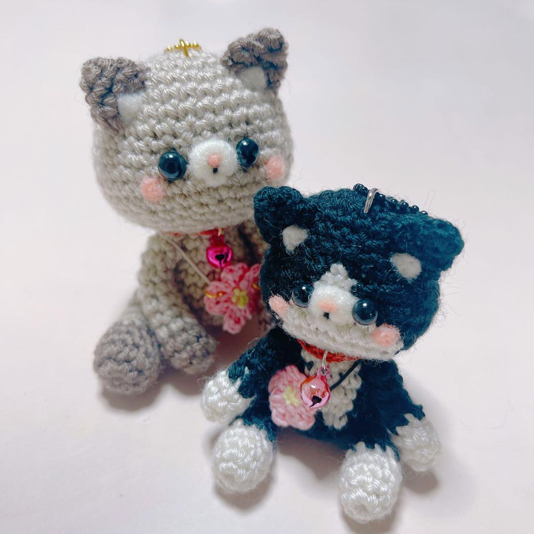 あみぐるみ　桜ひらひら☺︎ほのぼのレトロな可愛い子ちゃんチビハチたんストラップ♡