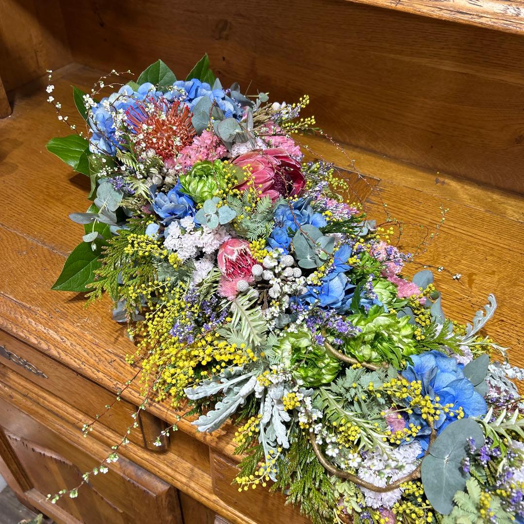 ミモザとプロテアのロングスワッグ