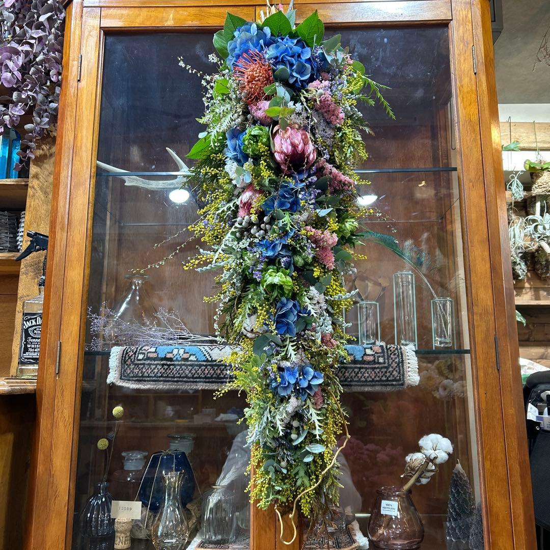 ミモザとプロテアのロングスワッグ