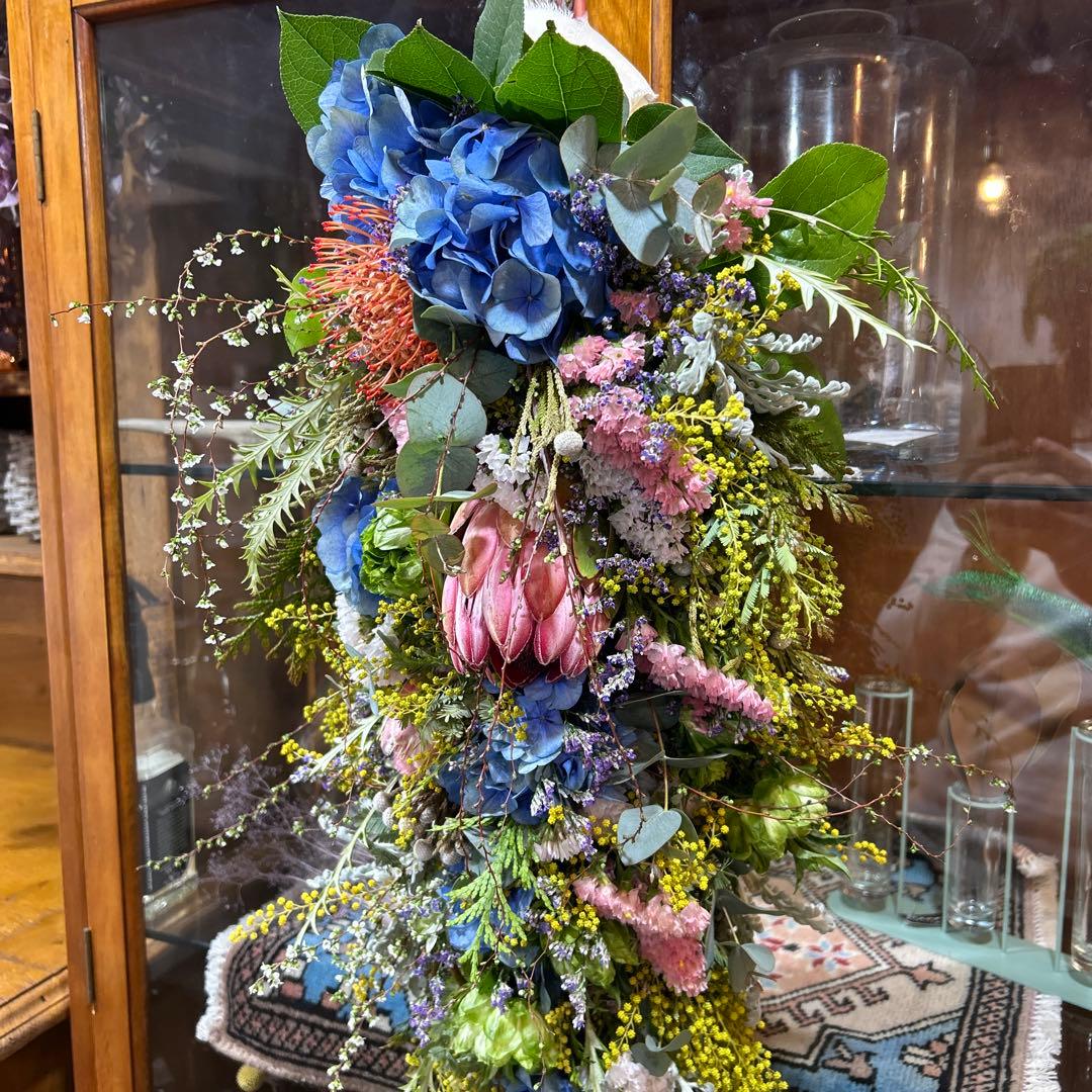 ミモザとプロテアのロングスワッグ