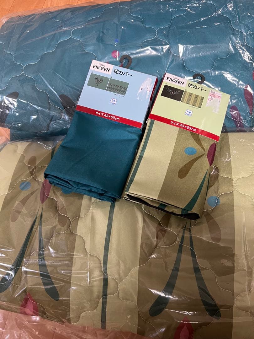アナ雪　しまむら　布団　敷きパット　枕カバー　アナ　エルサ　4点セット
