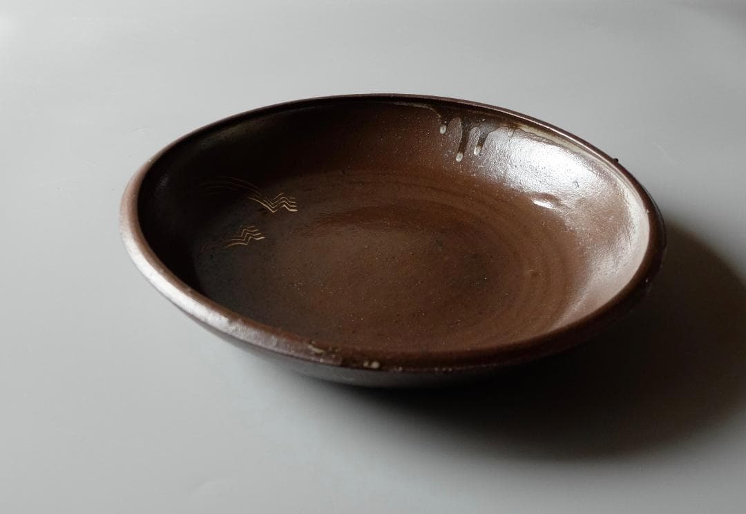 合田好道：鉄釉象嵌大皿