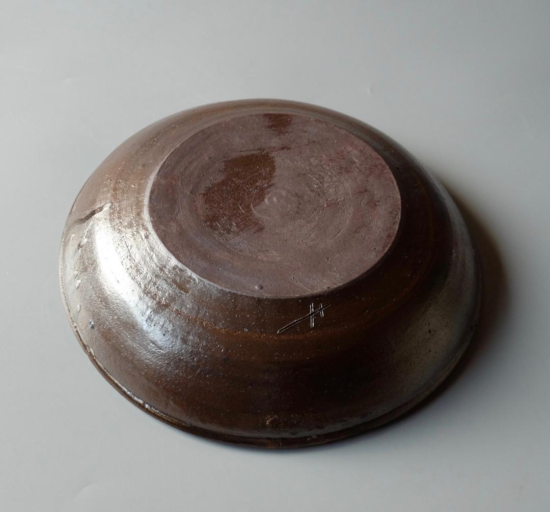 合田好道：鉄釉象嵌大皿