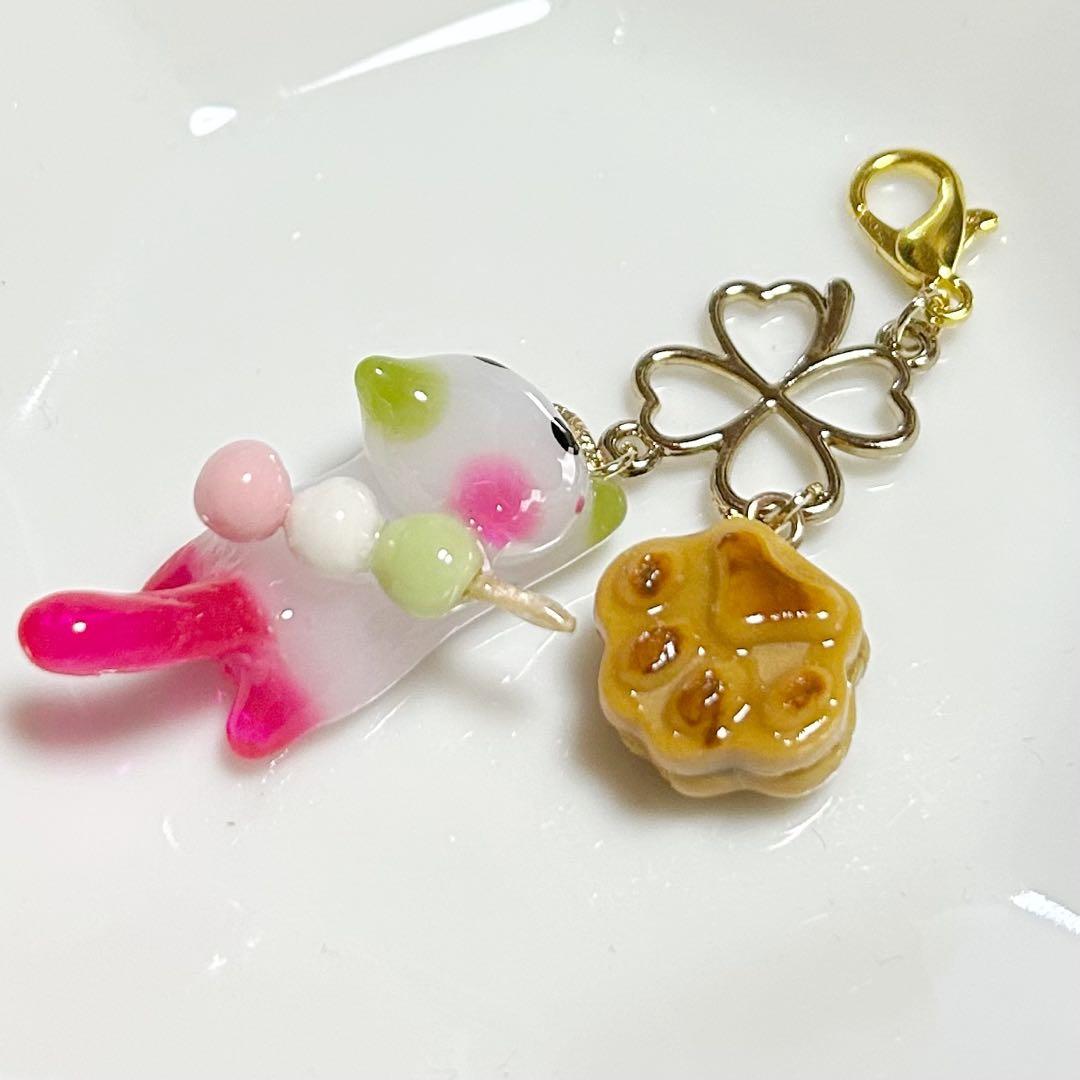 No.2931 三色団子ねこちゃんと肉球最中のチャーム