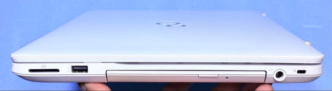 Windows11富士通ノートパソコン 高音質スピーカー搭載SSD &メモリ増強