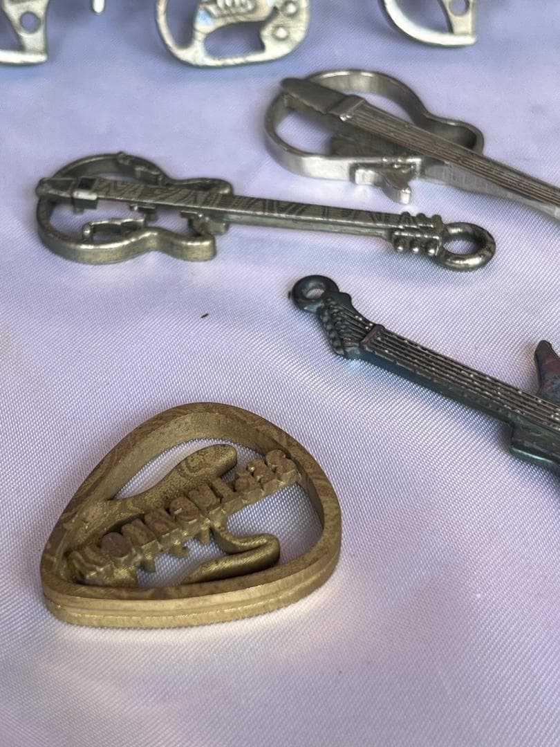 音楽の魂を刻むオーダーネームギターピックネックレス