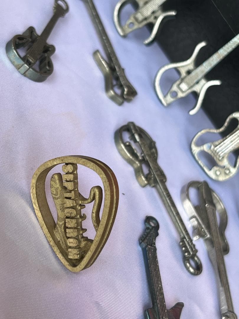 音楽の魂を刻むオーダーネームギターピックネックレス