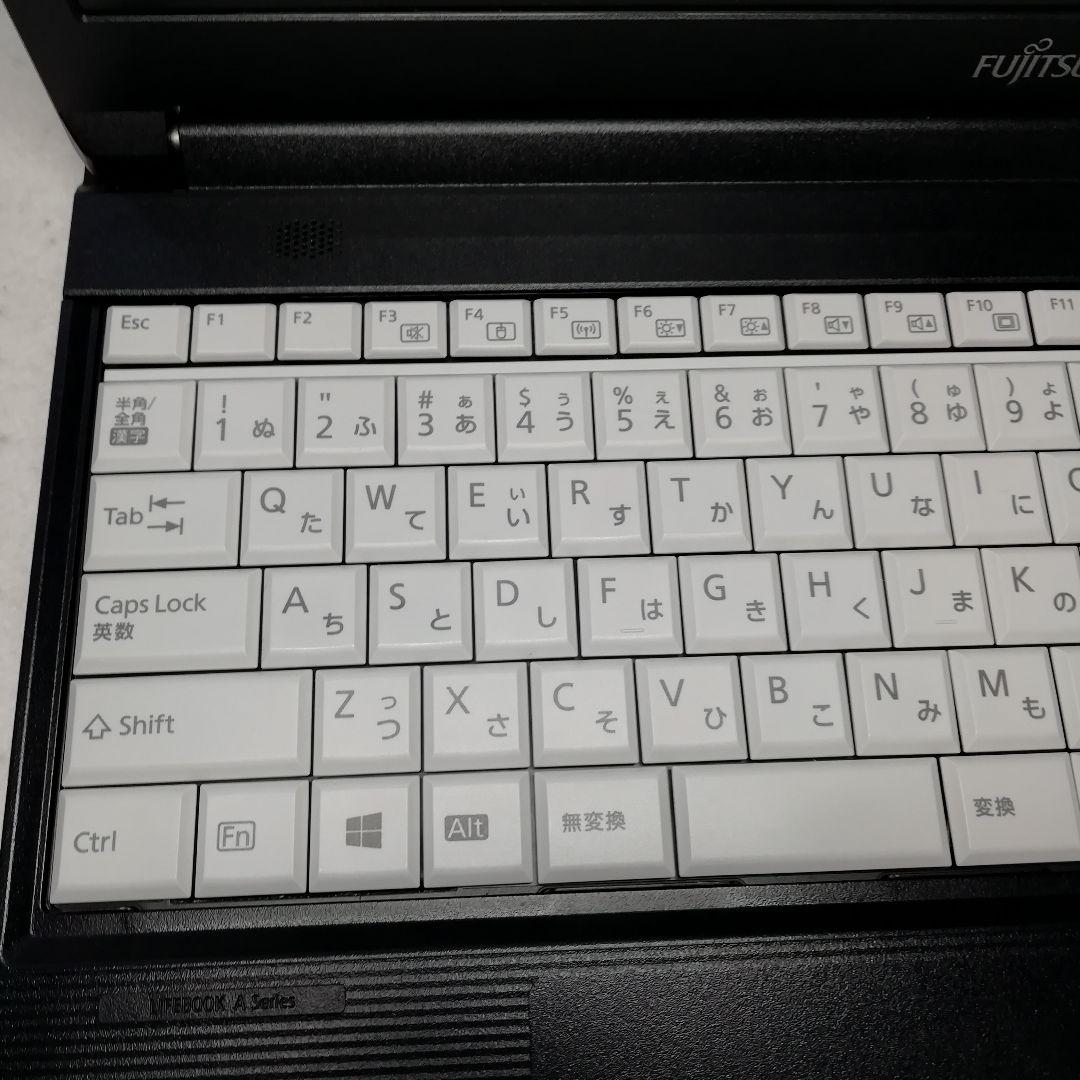 富士通　LIFEBOOK A5510/FX　16GB　SSD 　ノートPC　中古