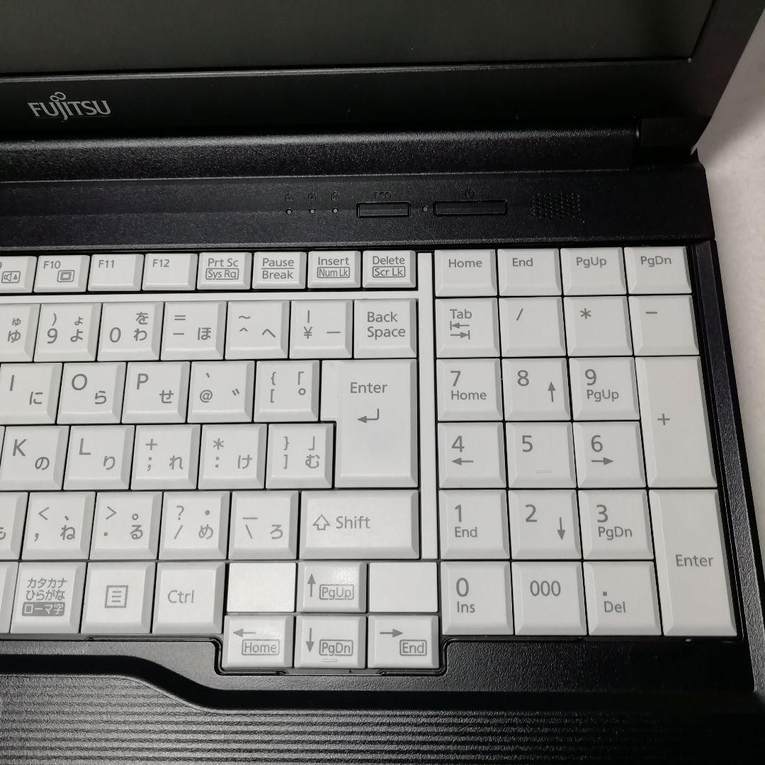 富士通　LIFEBOOK A5510/FX　16GB　SSD 　ノートPC　中古