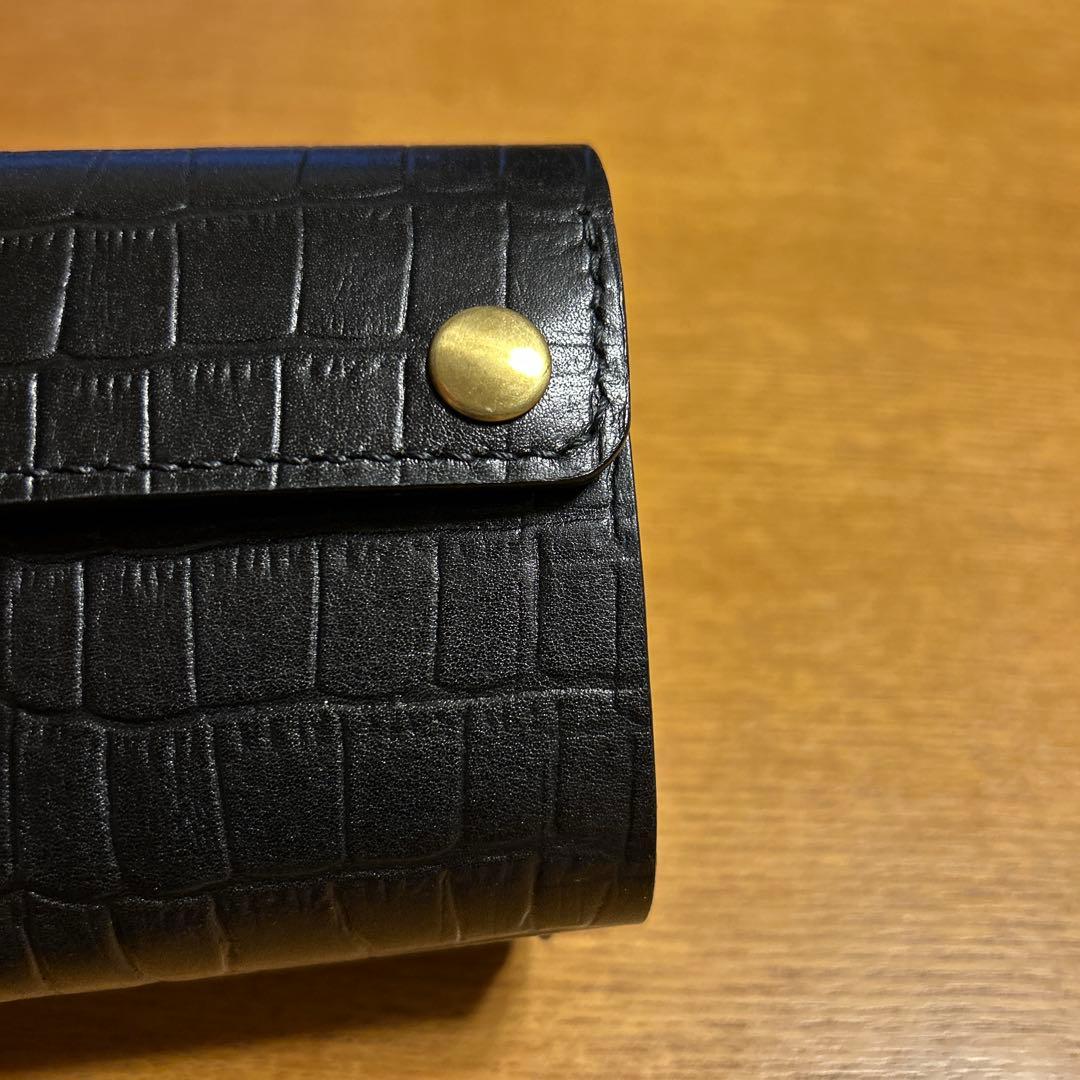 牛革クロコ型押し　ミドル財布 三つ折り　トラッカーウォレット　ブラック
