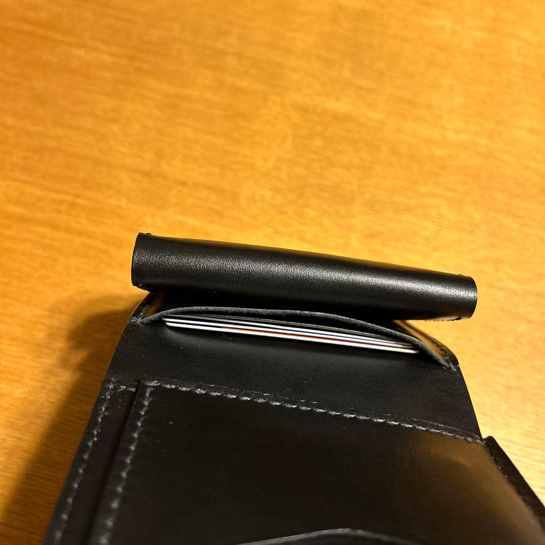 牛革クロコ型押し　ミドル財布 三つ折り　トラッカーウォレット　ブラック