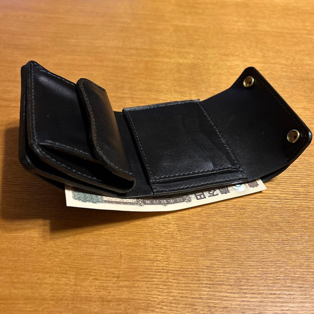 牛革クロコ型押し　ミドル財布 三つ折り　トラッカーウォレット　ブラック