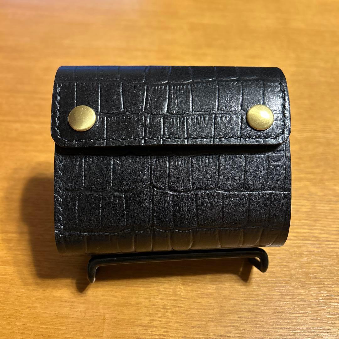 牛革クロコ型押し　ミドル財布 三つ折り　トラッカーウォレット　ブラック