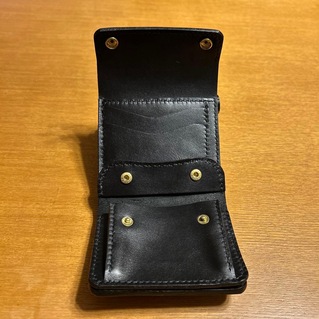 牛革クロコ型押し　ミドル財布 三つ折り　トラッカーウォレット　ブラック
