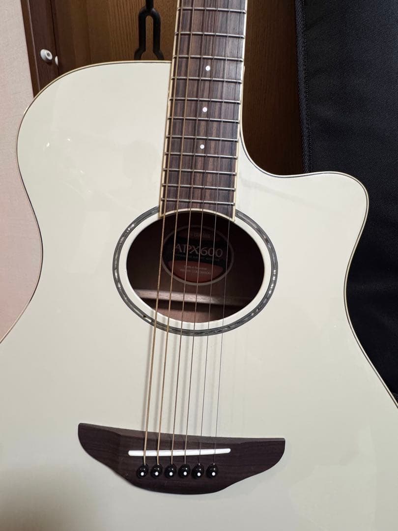 YAMAHA apx 600 VWビンテージホワイト エレアコ アコギ ケース付